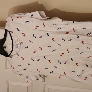 Women's short sleeve t-shirt with flip flops designs XXL.